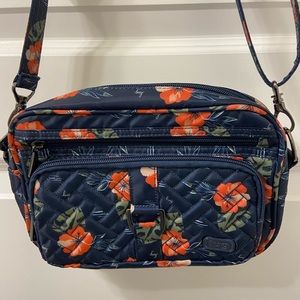Lug carousel in Aloha Navy